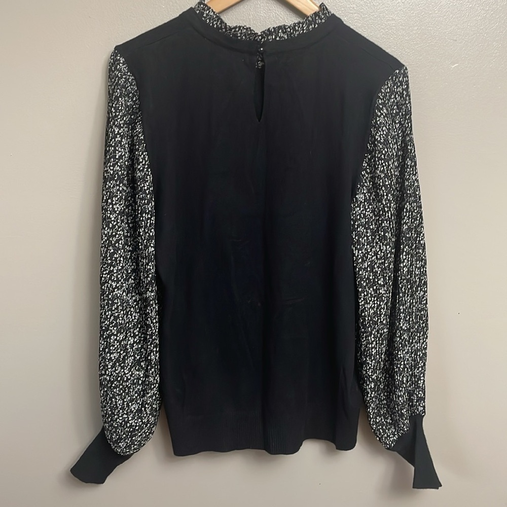 Sioni Black Blouse Size Large bubble sleeves
Elegant - Picture 4 of 8